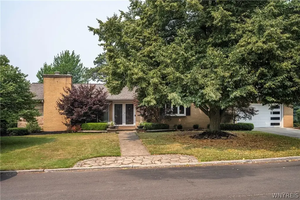 10 Randwood Lane, Buffalo
