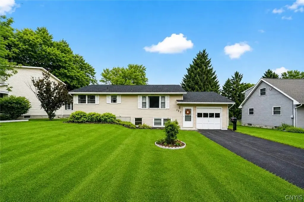 117 Suffolk Road, Camillus