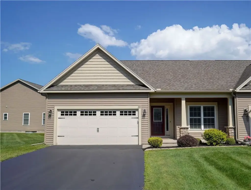 111 Golden Oaks Way, Gates