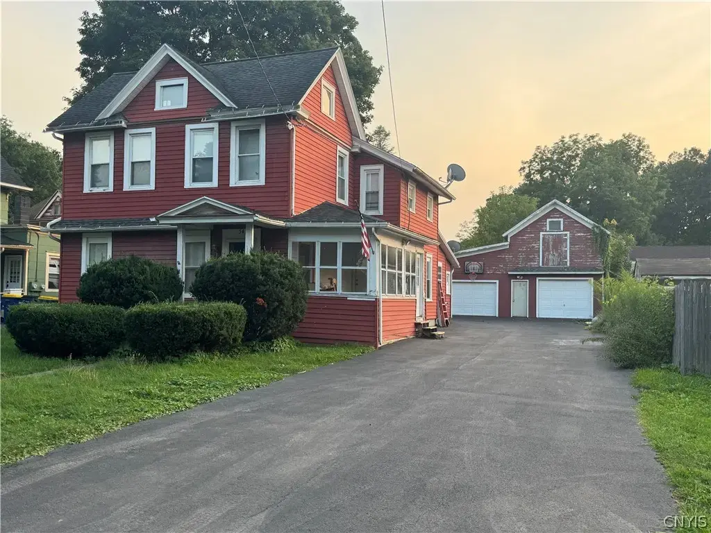 34 Syracuse Street, Van Buren