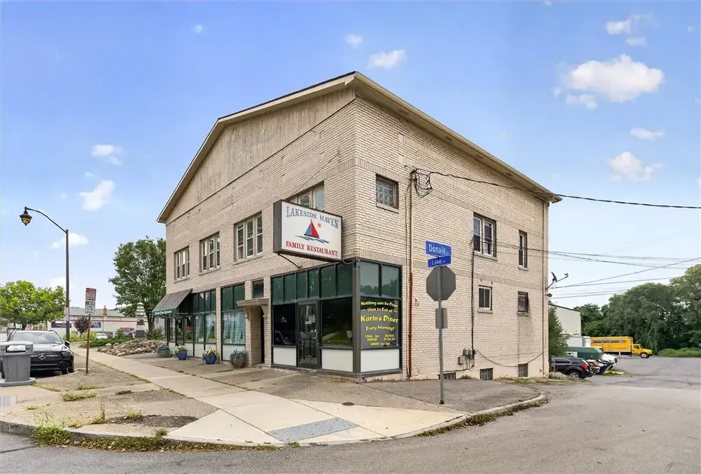 3212 Lake Avenue, Rochester