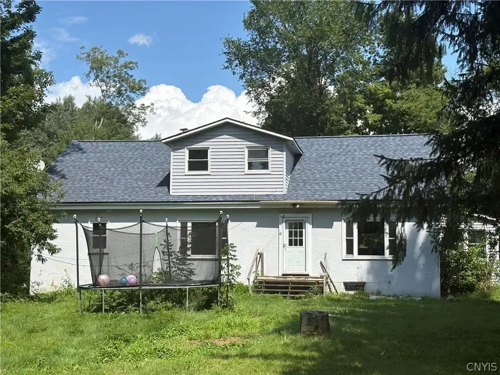 8797 Whitelaw Road, Sullivan