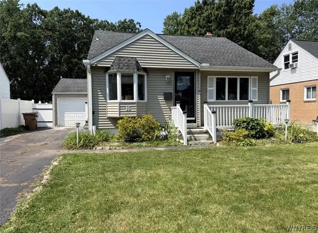 16 Woodridge Avenue, Cheektowaga