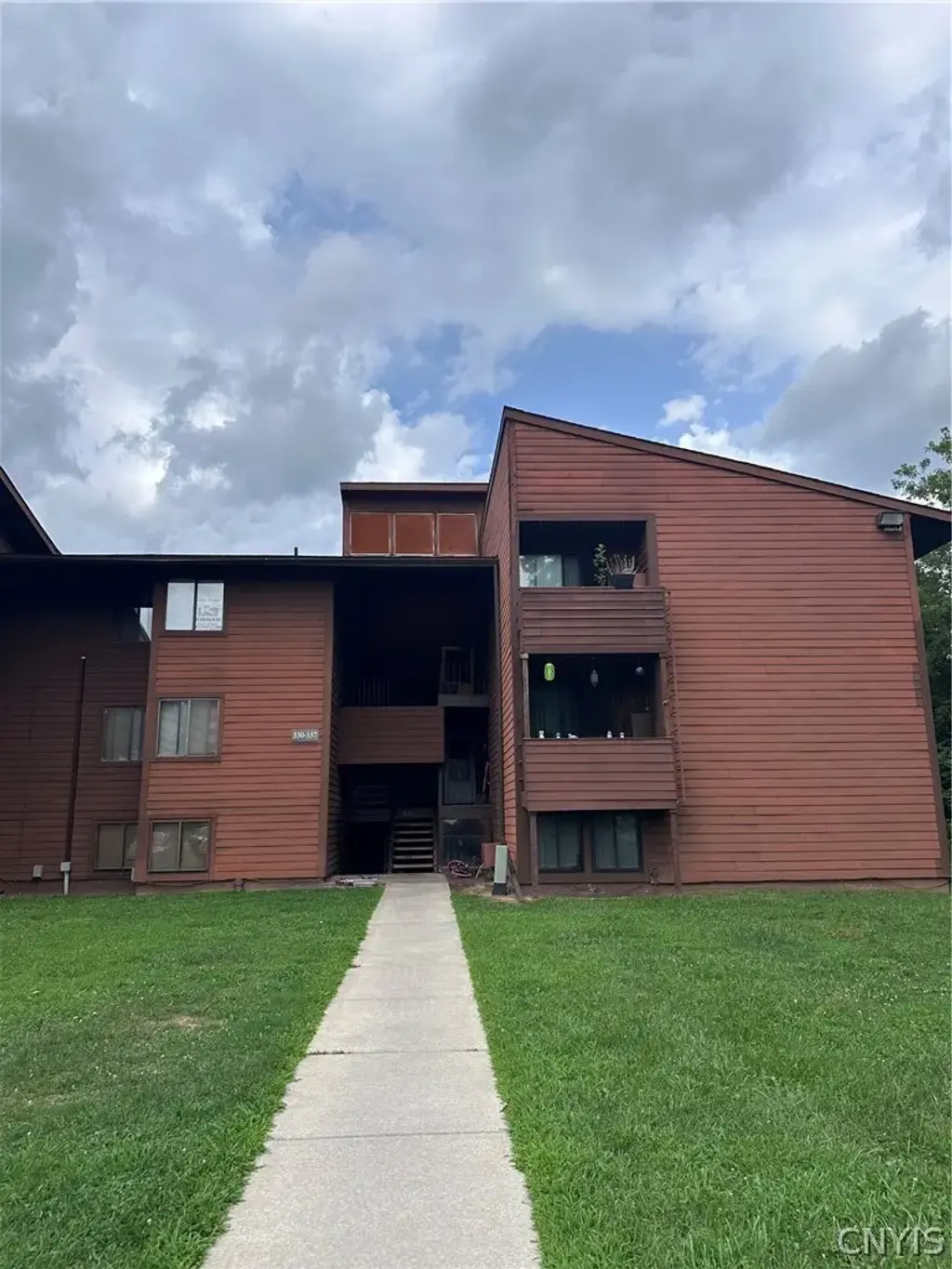 335 Village Boulevard N, Van Buren