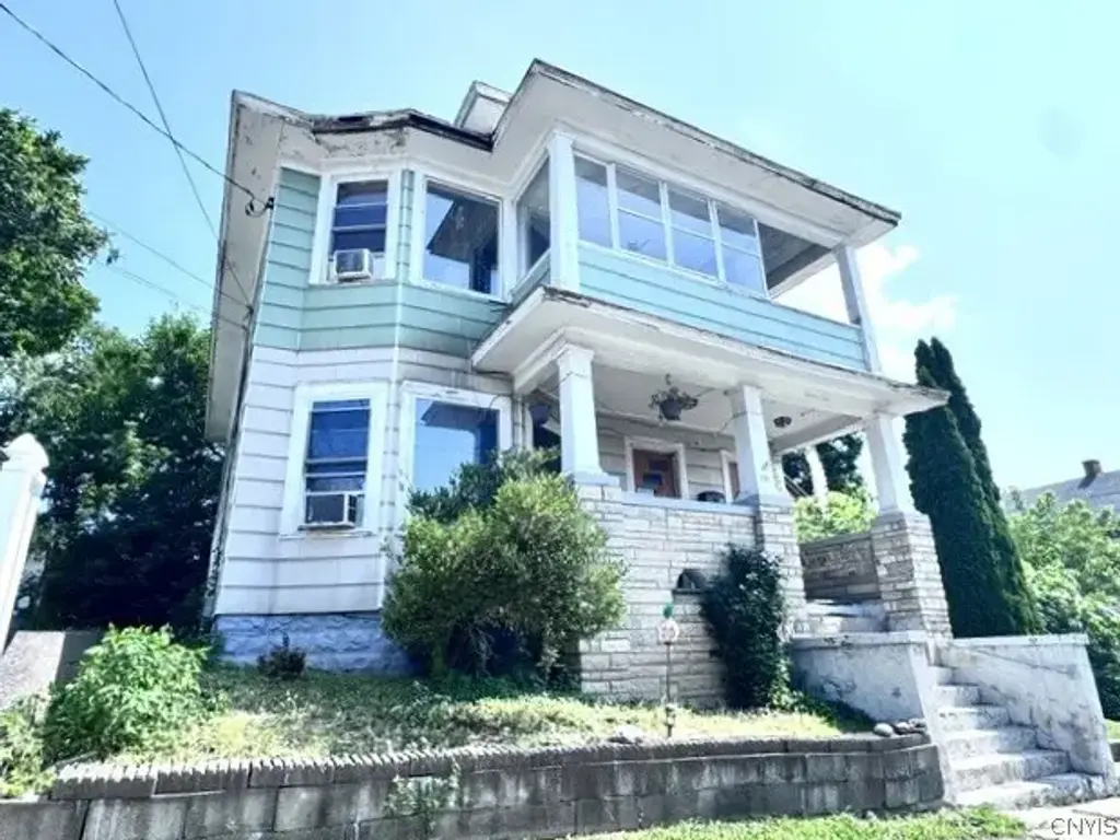 1210 Noyes Street, Utica