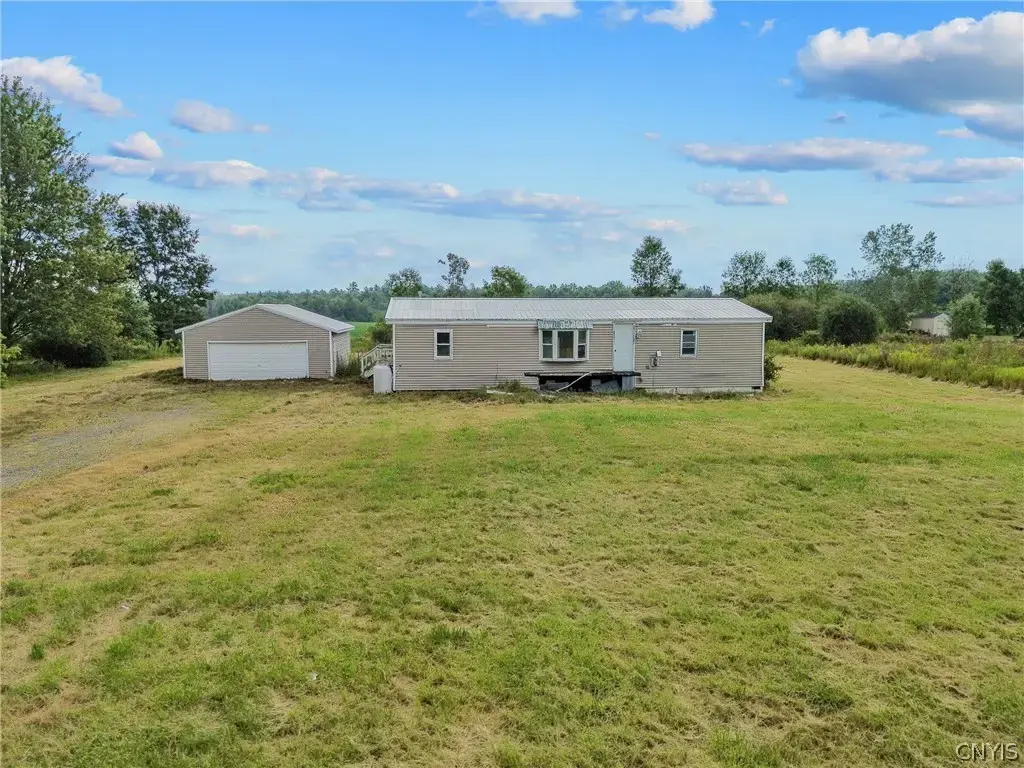 1068 County Route 10, Schroeppel
