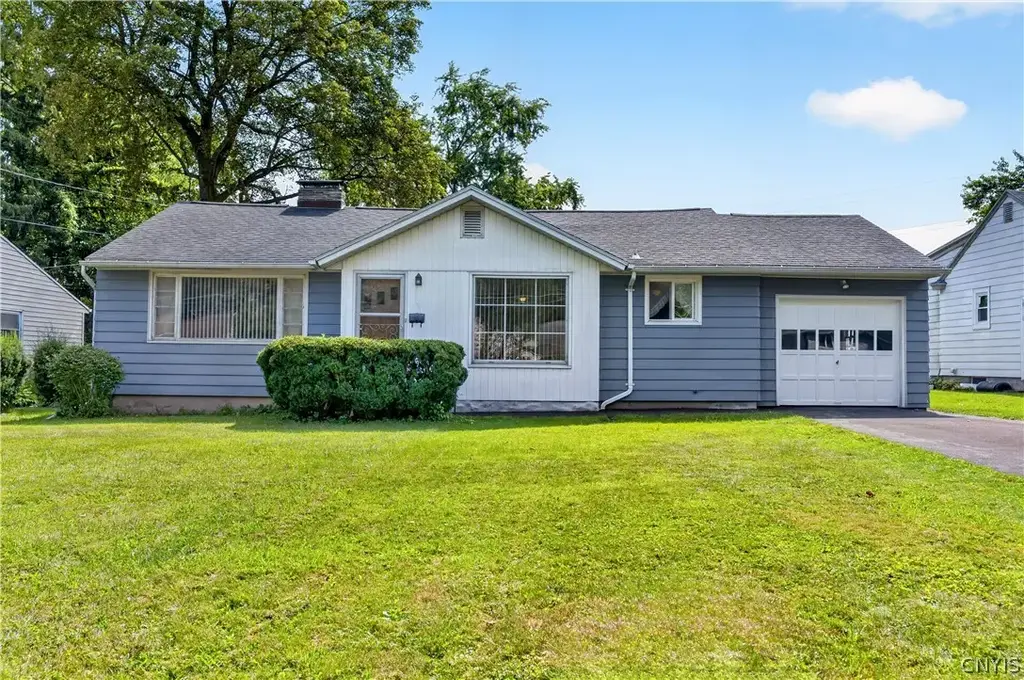 14 Pickwick Rd, DeWitt