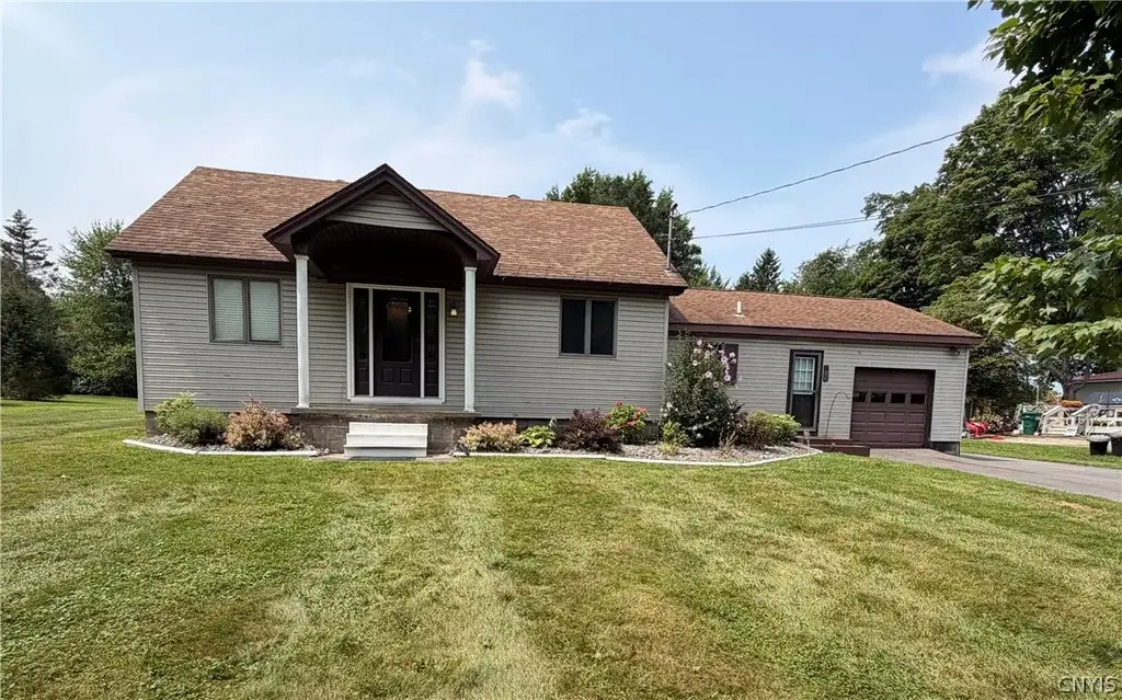 682 W River Road, Oswego
