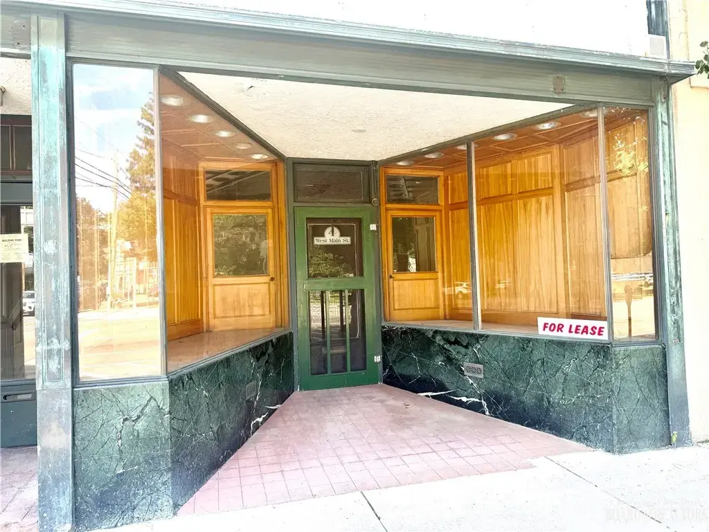 4 W Main Street, Pomfret