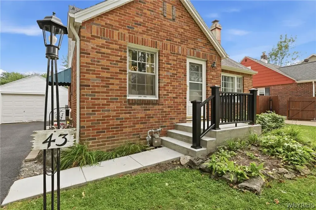 43 Norman Place, Amherst