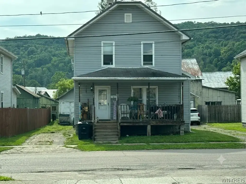 127 1st Street, Bolivar