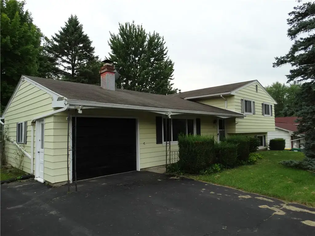 1315 Lehigh Station Road, Henrietta