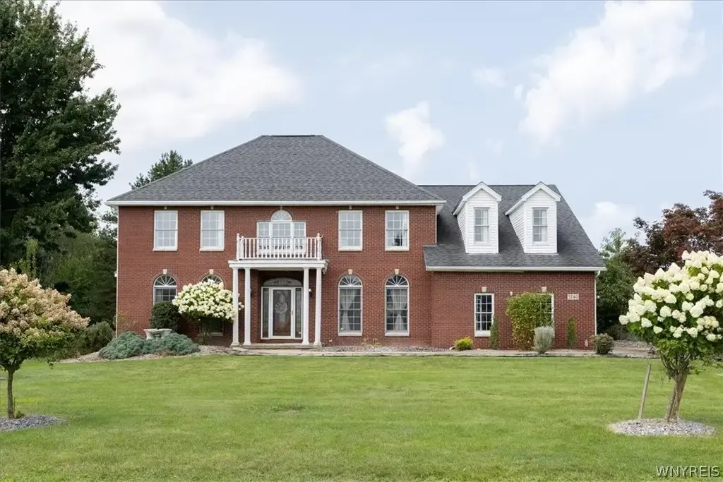 5740 Marthas Vineyard, Clarence