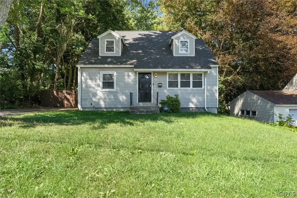 414 Beverly Drive, Camillus