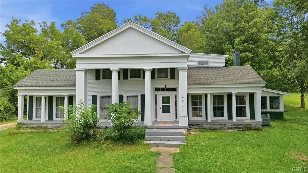 7512 East Street, Newport