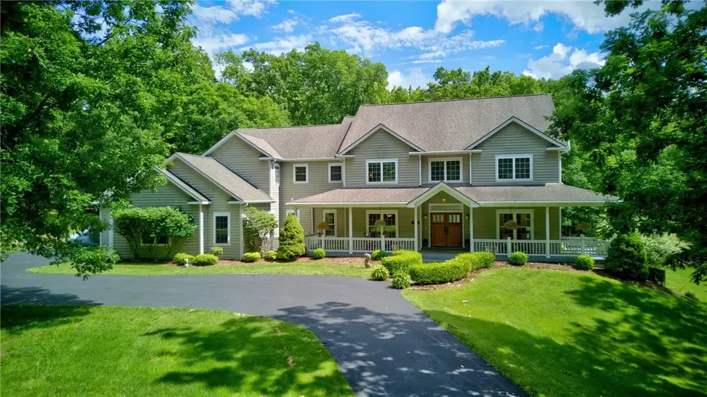 153 Estates Drive, Elmira