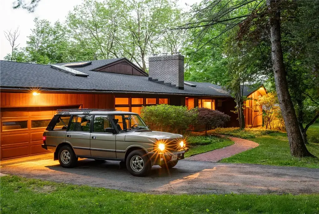 122 Ridgeview Road, 