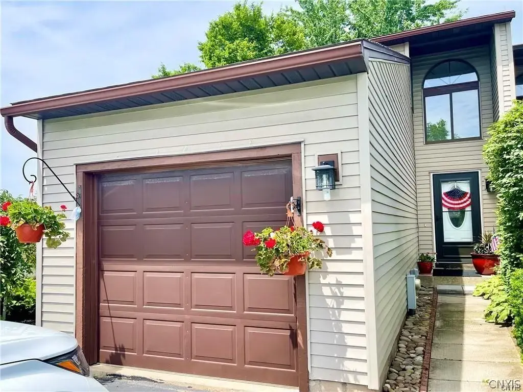 8423 Bubbling Springs Drive, Clay