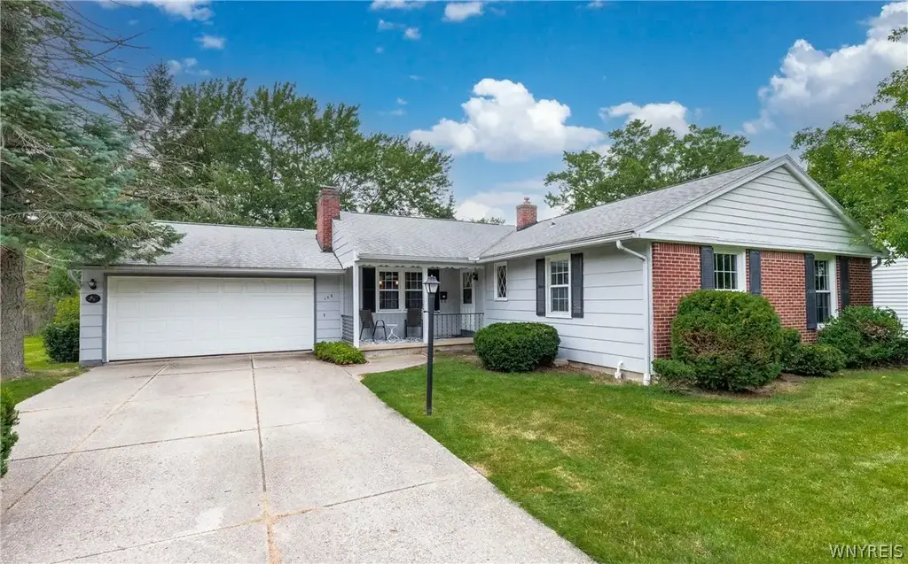 108 The Paddock, Amherst