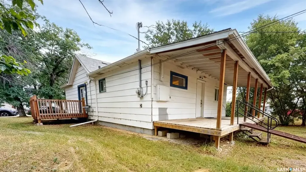 102-104 Marsh Street, Maple Creek