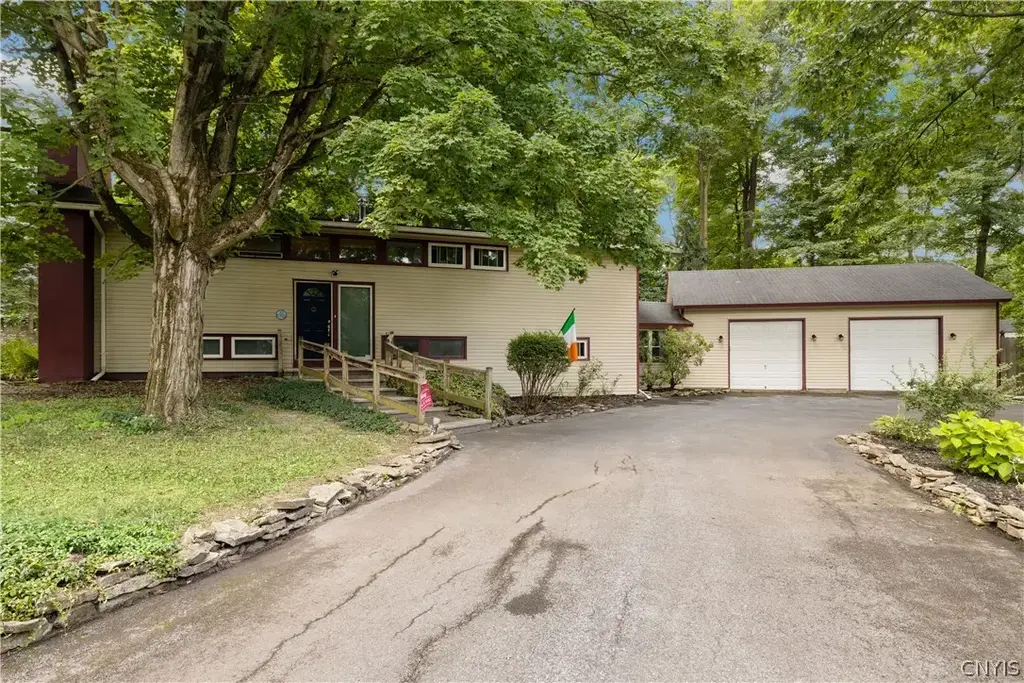 5006 Woodside Road, DeWitt