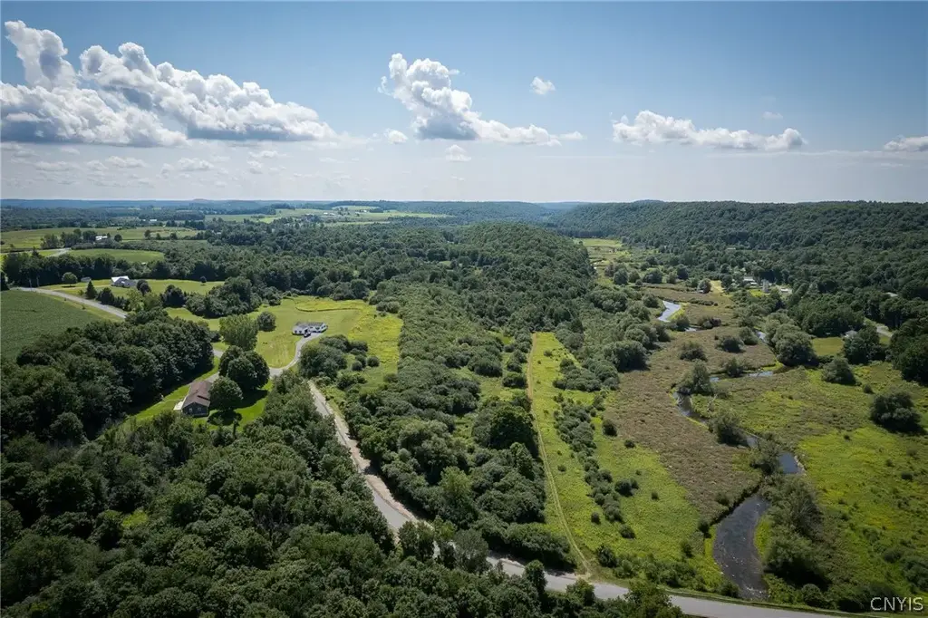 Lawton Hill Road, Watertown Town