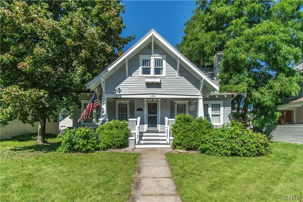 132 Moore Avenue, Watertown City