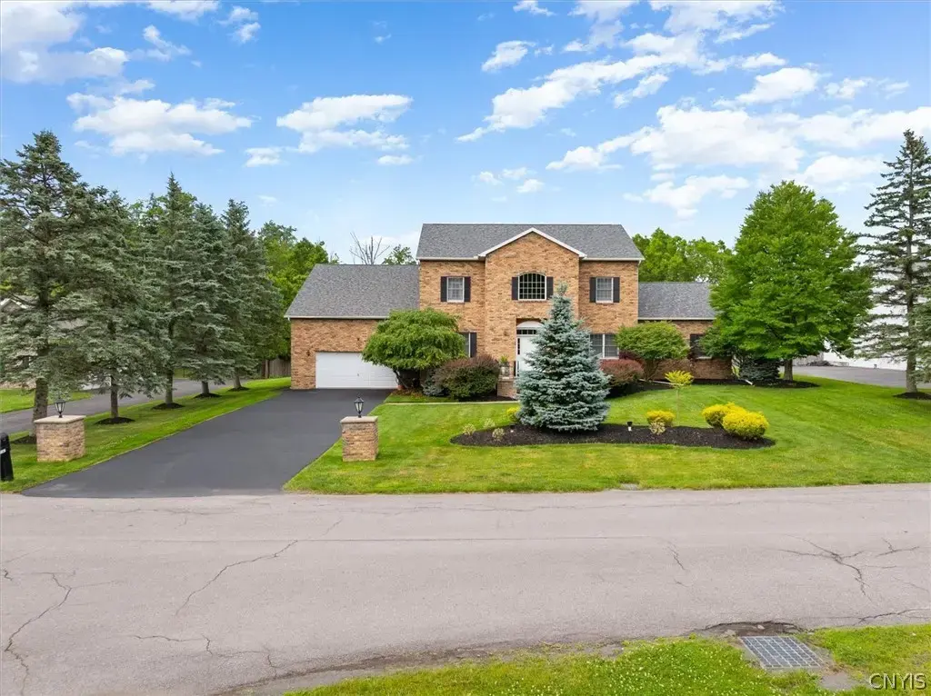 104 Stonebridge Court, New Hartford