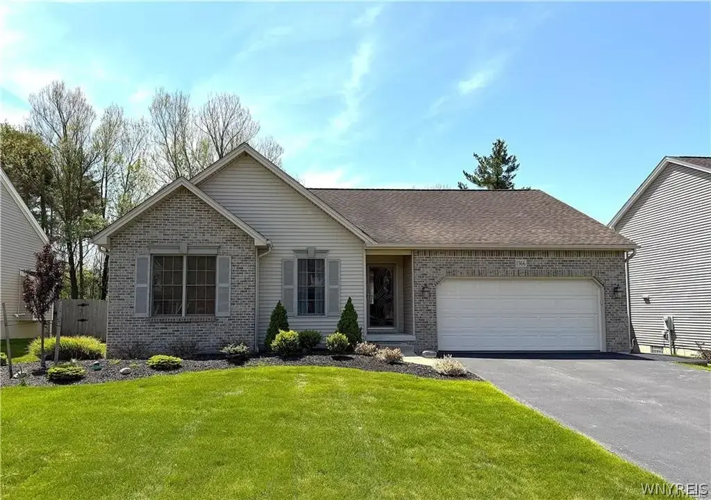1366 Evergreen Drive, Hamburg