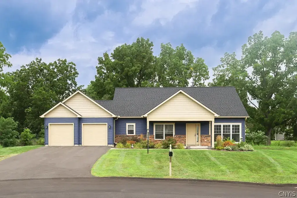 116 Left Field Course, Manlius