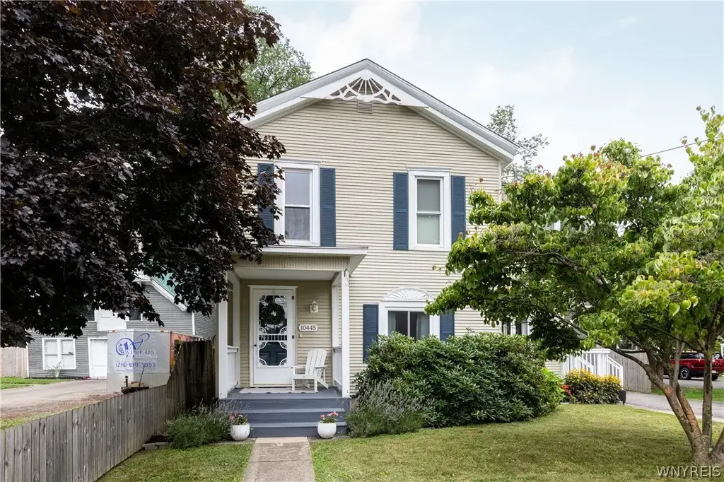 10445 Main Street, North Collins