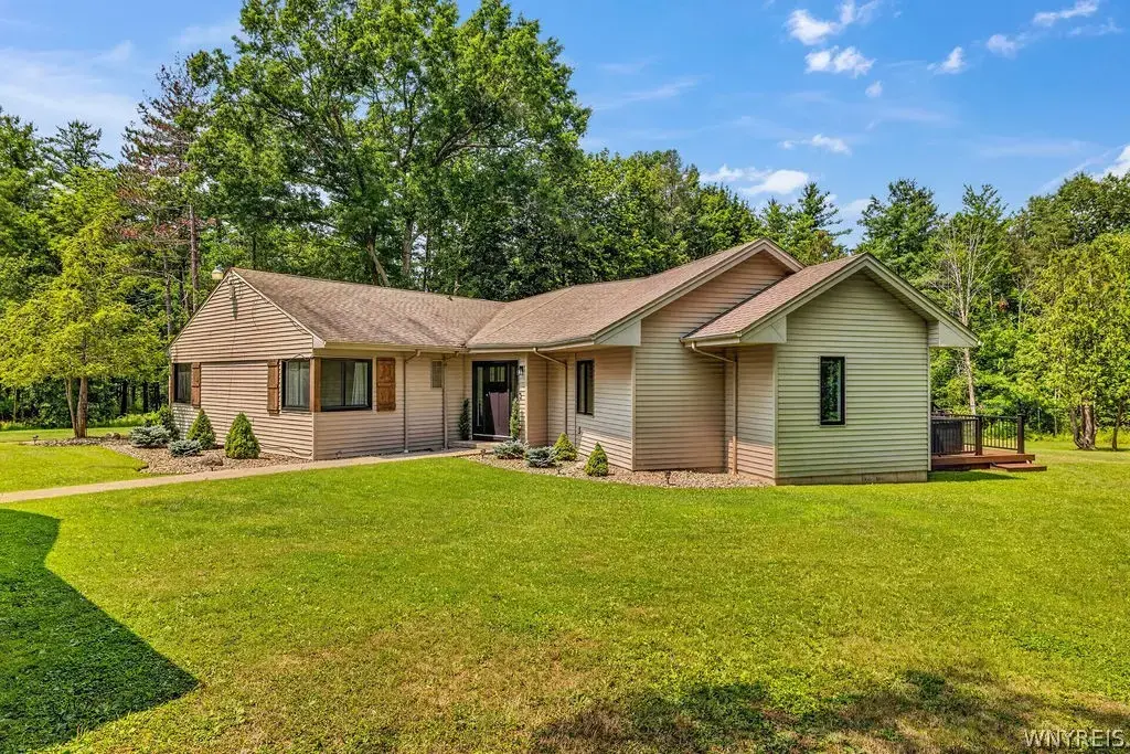 256 Falls Road, Aurora