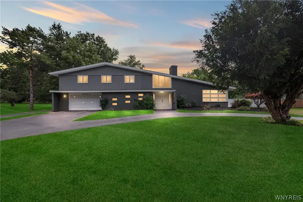 4885 Smiley Terrace, Clarence