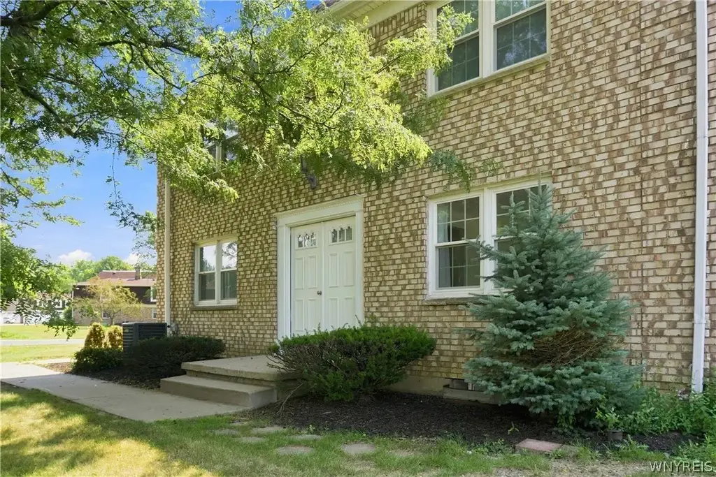 90 Carriage Drive # 8, Orchard Park