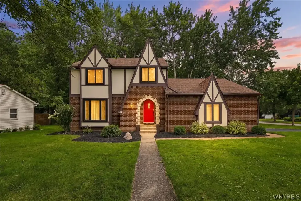 85 Moorgate Court, Amherst