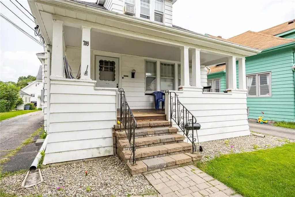 709 Garfield Street, East Rochester