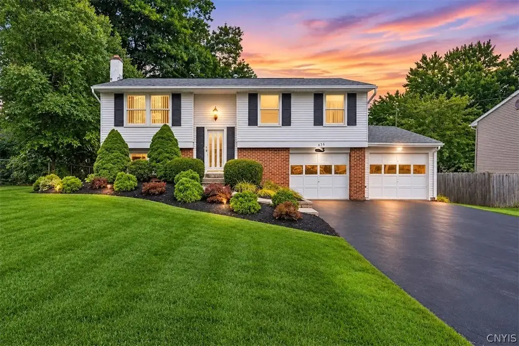 436 Birchwood Boulevard, Van Buren