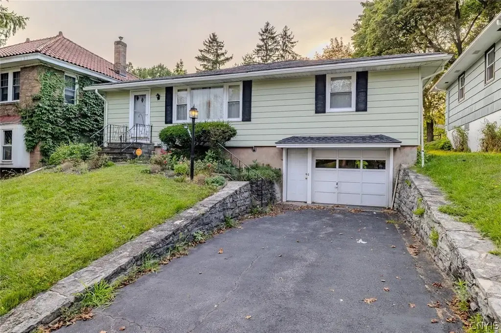306 Carlton Drive, Syracuse