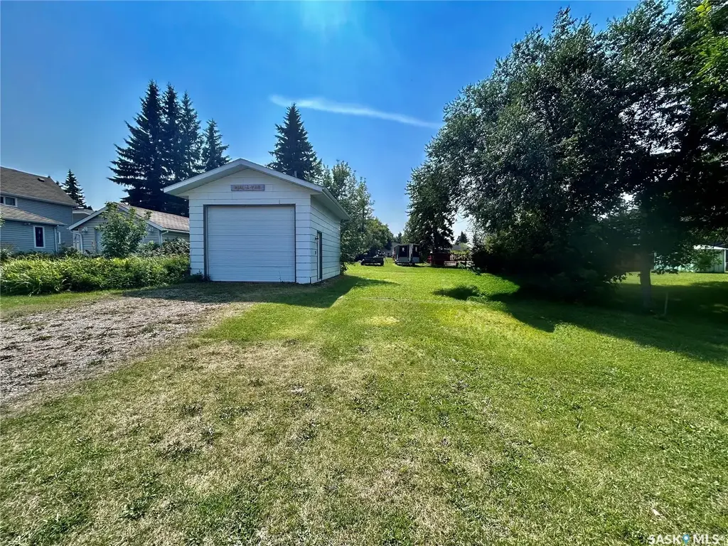 605 Spruce Street, Moosomin
