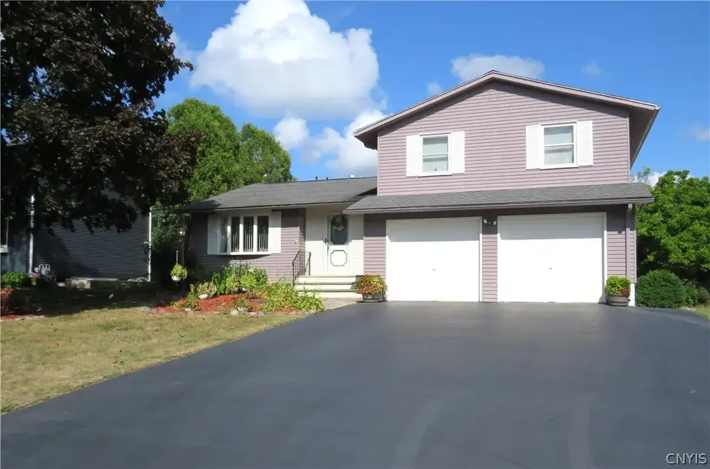 7376 Farmstead Road, Clay