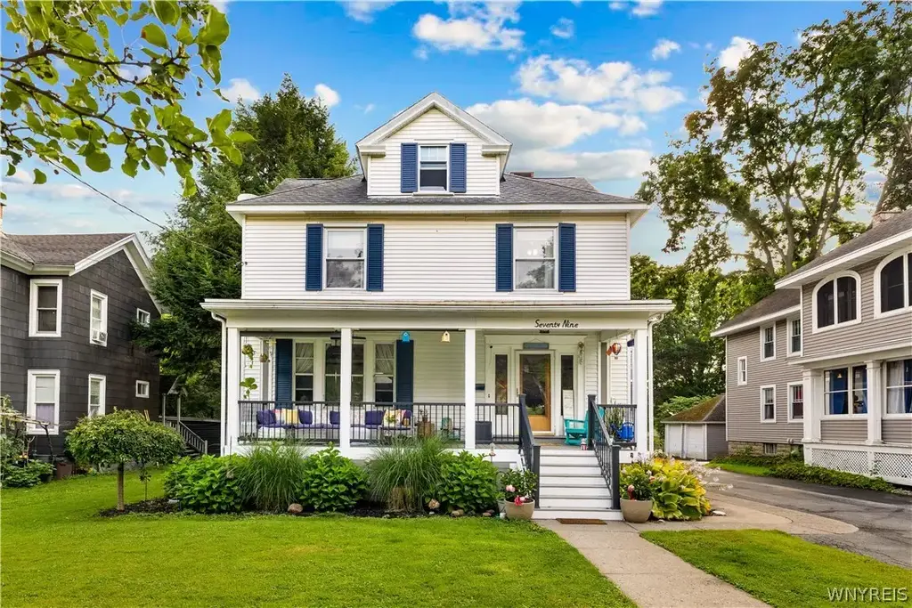 79 Oxford Road, New Hartford