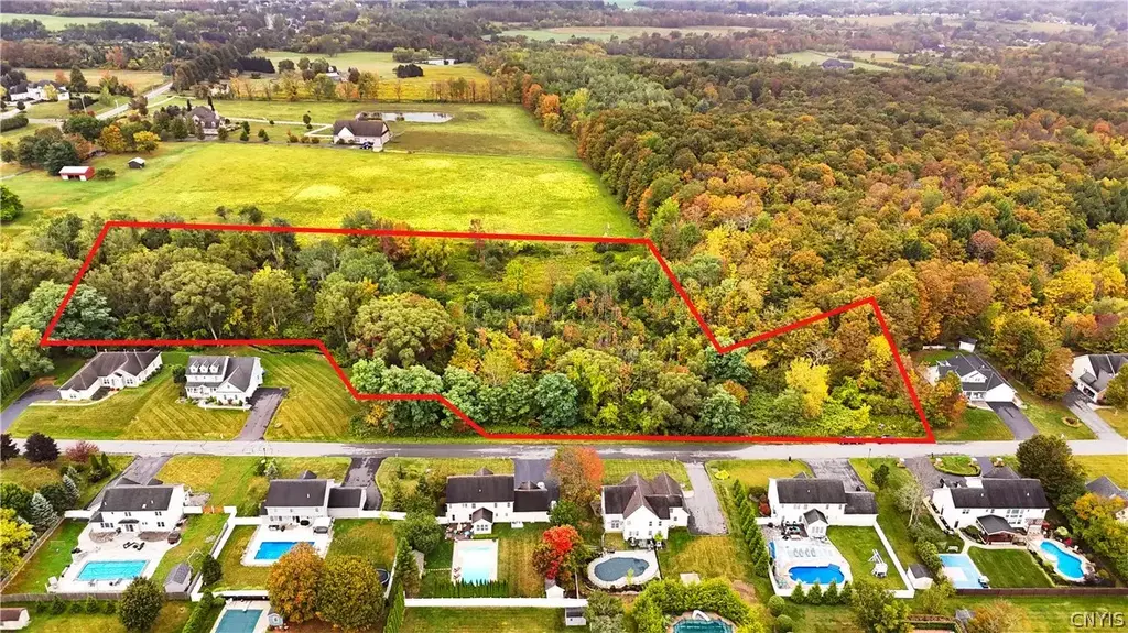 Pebble Creek Lane, New Hartford