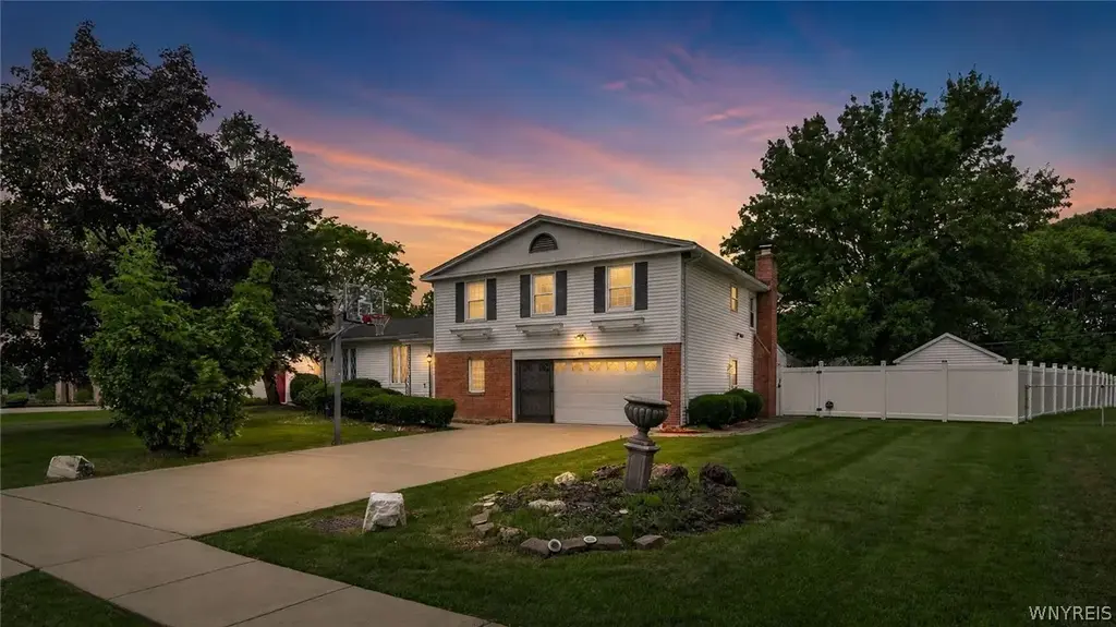 194 Exeter Road, Amherst