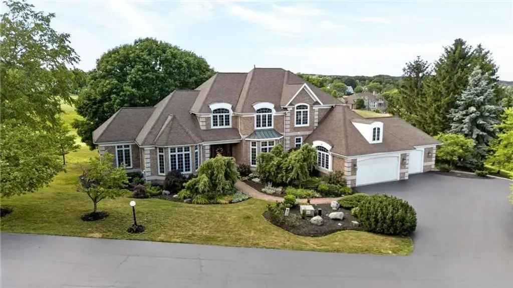 20 Moraine Point, Victor