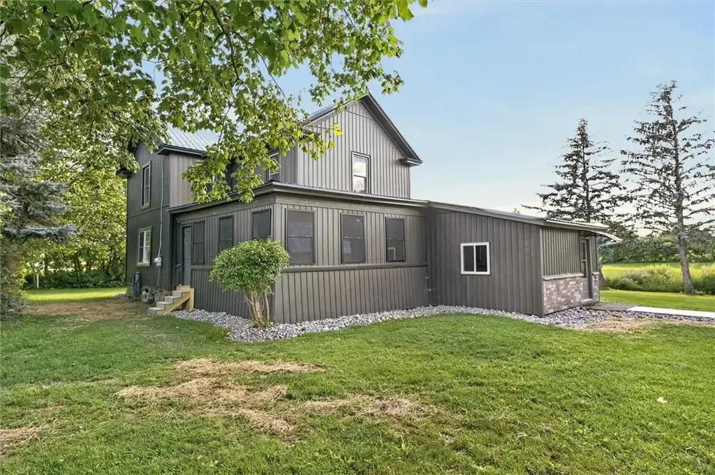 2972 Whalen Rd, East Bloomfield