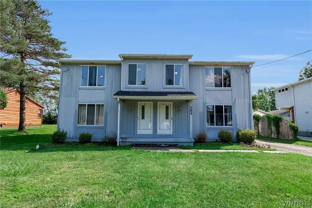 239 Seneca Creek Road, West Seneca