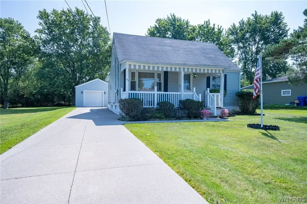 127 Broadway Street, West Seneca