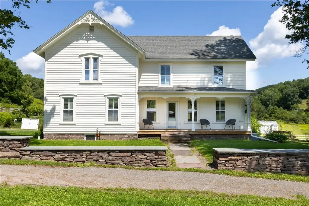 280 W Peakes Brook Road, Meredith