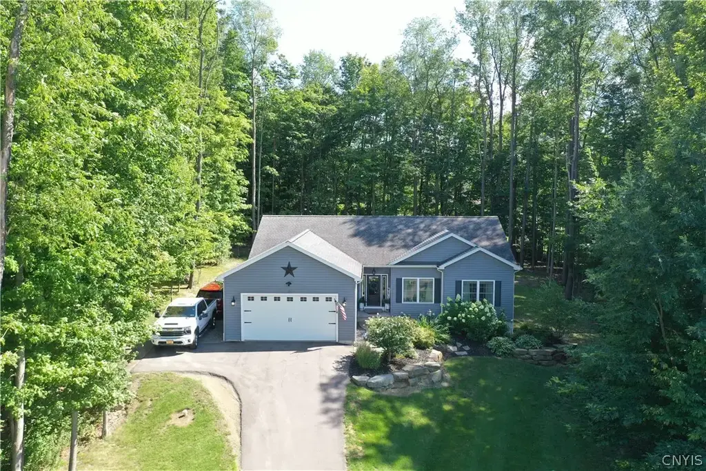 956 Walden Pond Lane, Cortlandville