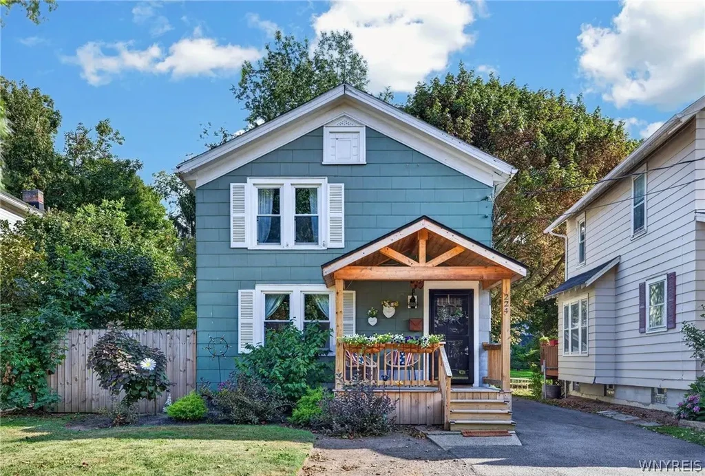 224 Pleasant Avenue, Hamburg